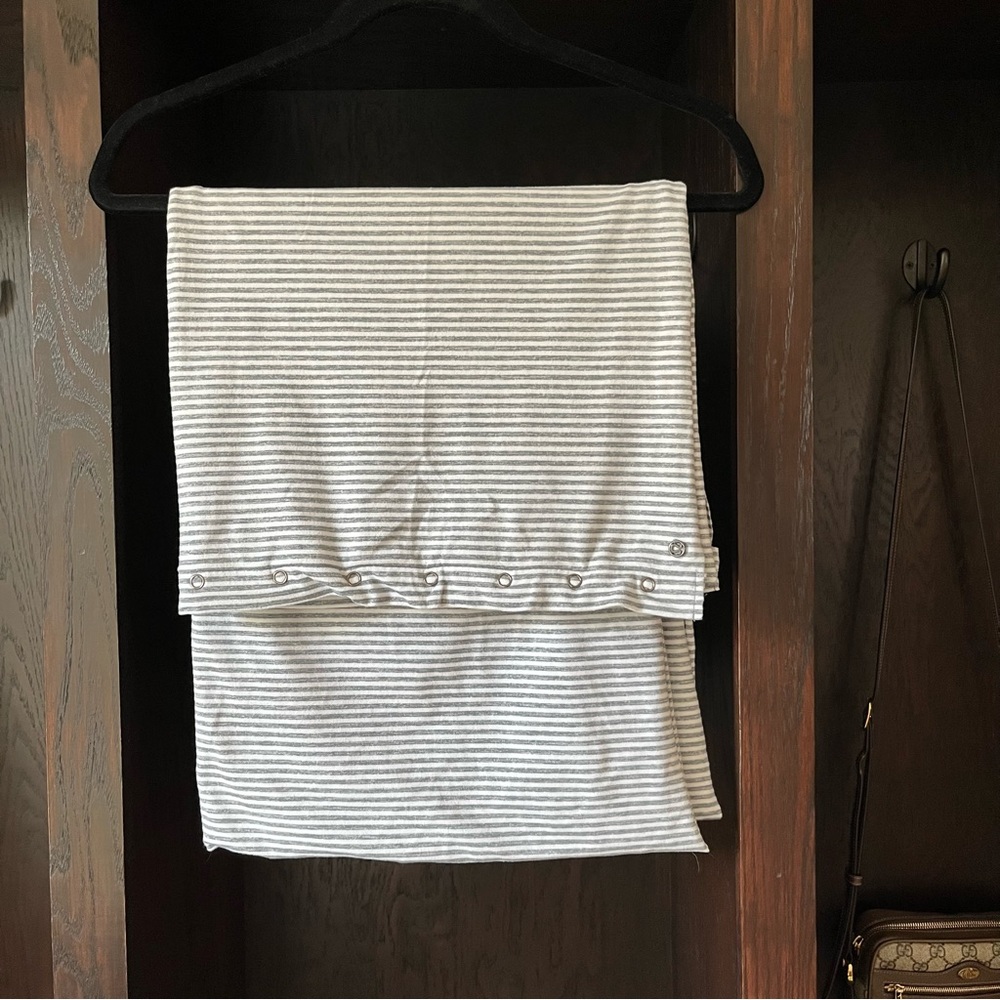 Lululemon Vinyasa Scarf with snaps